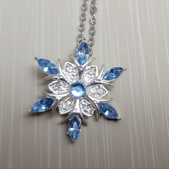 Snowflake necklace - Picture 1 of 2